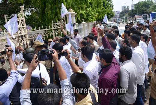 NRSS portray black flag against Sadananda Gowda and Veerappa Moily 1